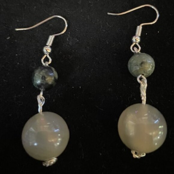 Hand crafted dangle earrings. Made of Aventurine and Agate stones. - Picture 2 of 2